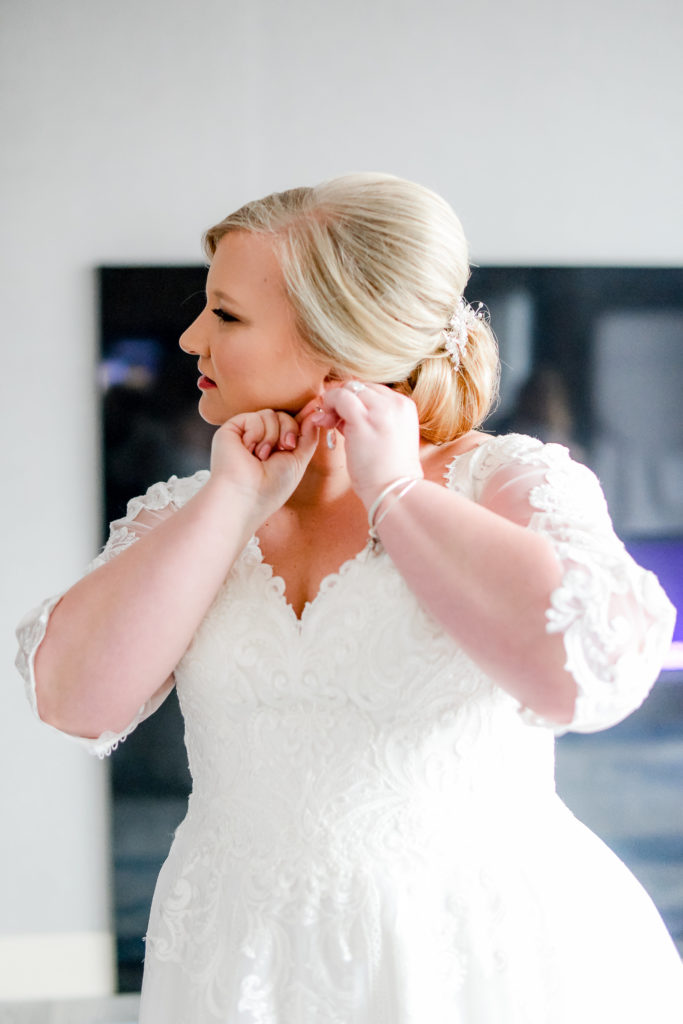 The bride putting in her earrings 