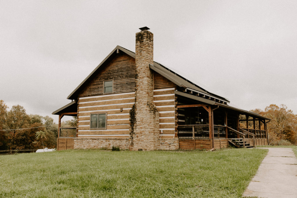 rustic cabin on the grounds of the wilds wedding venue 